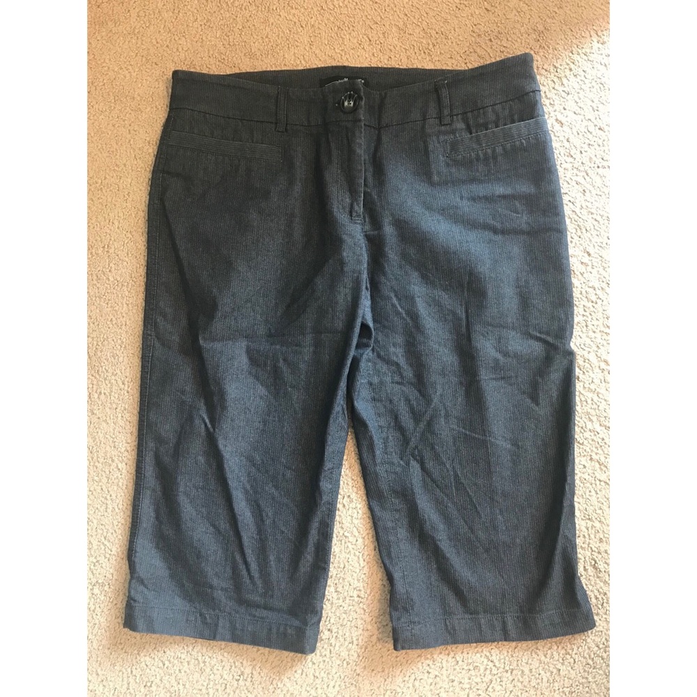 Grey capris